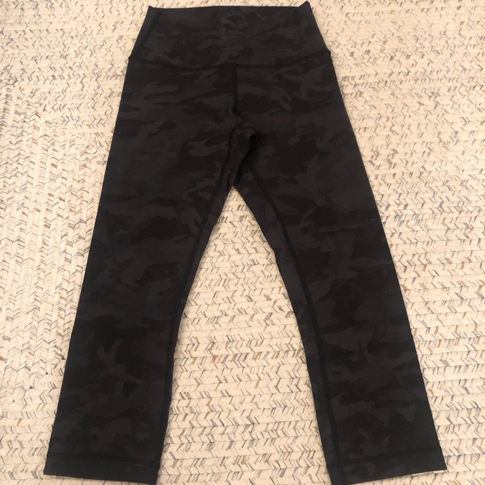 Lululemon Wunder Under Cropped Pants - Size 6